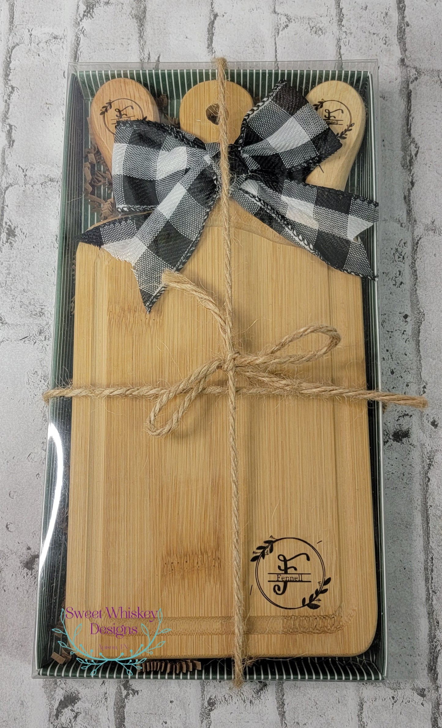 Wooden Cheeseboard with Knives